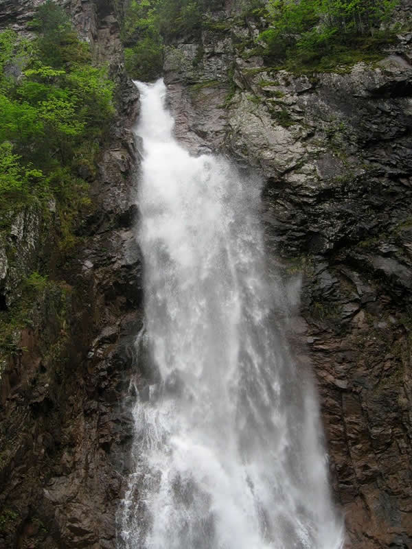 водопад Черный шаман